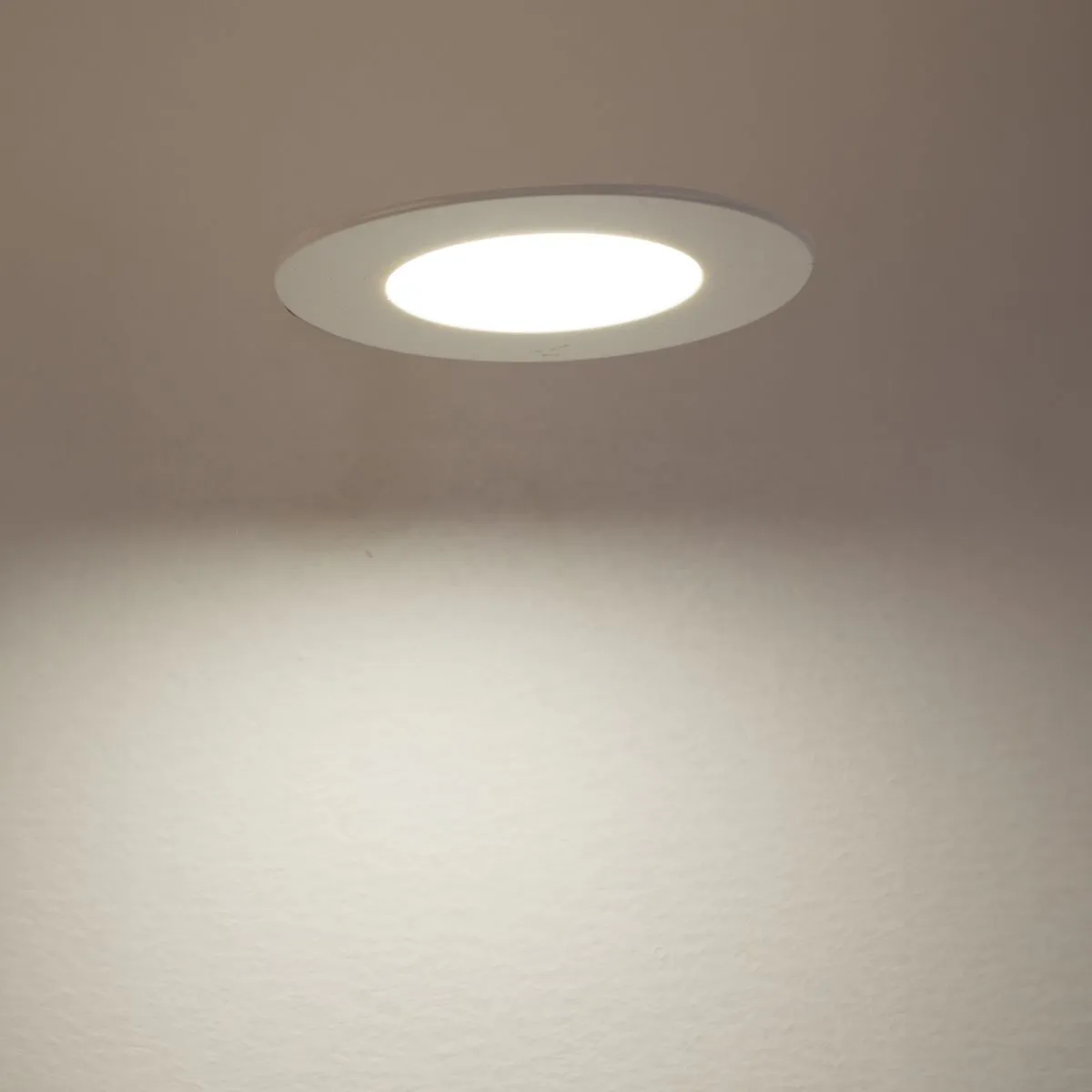 Ensemble de 12 spots encastrés blancs avec LED 7W Dim-to-Warm IP65 - Blanca